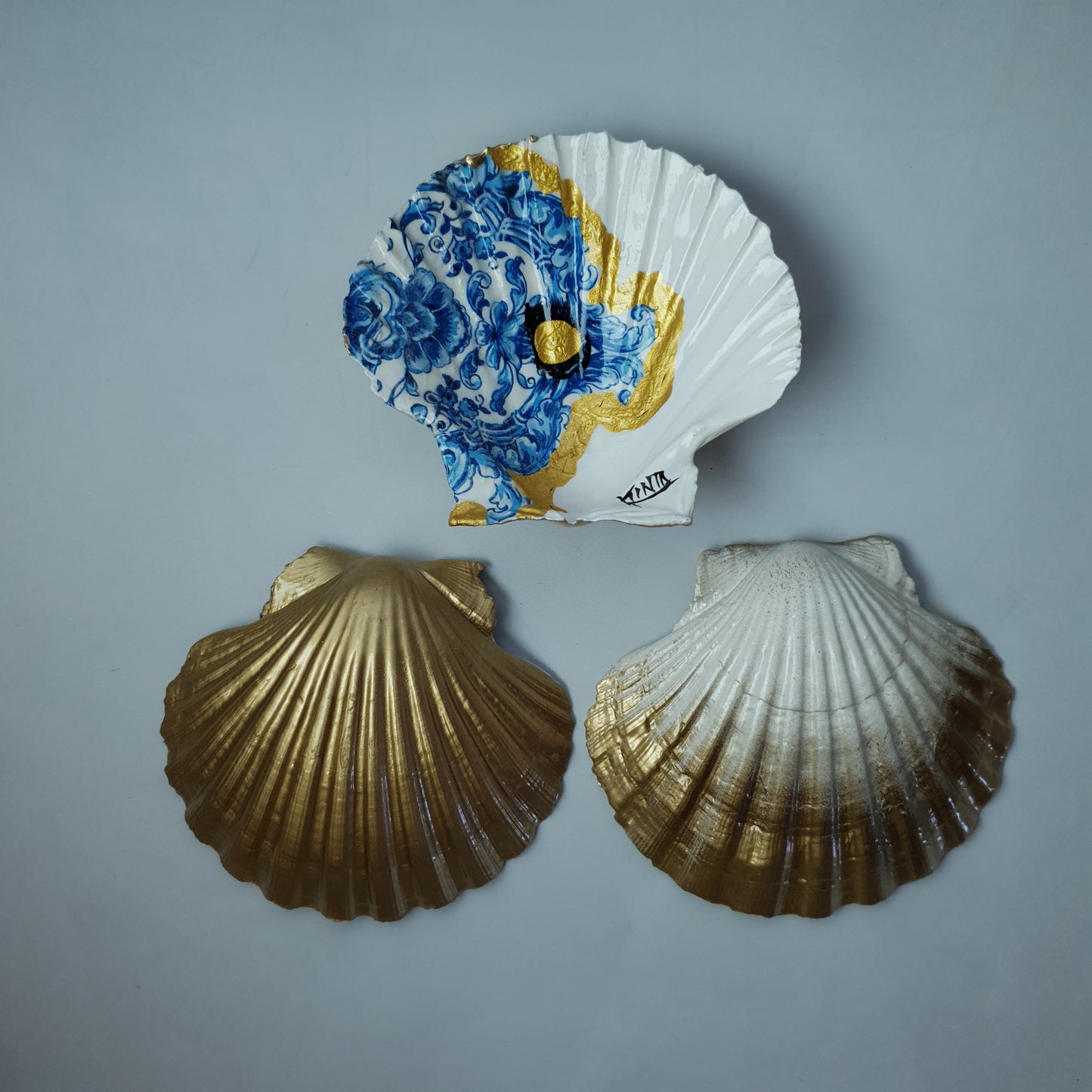 Large shell, hand decorated, "Golden Shell"